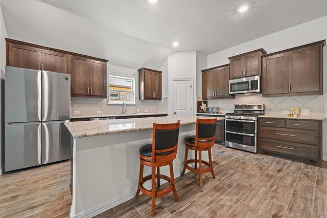188 Danbark DR, Buda, TX 78610