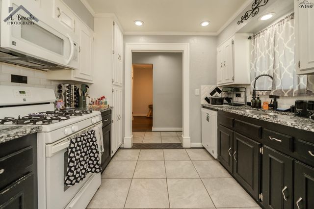 4921 BIG BEND DRIVE, Wichita Falls, TX 76310