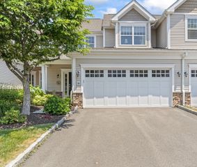 18 Briar Ridge Drive 18, Bethel, CT 06801