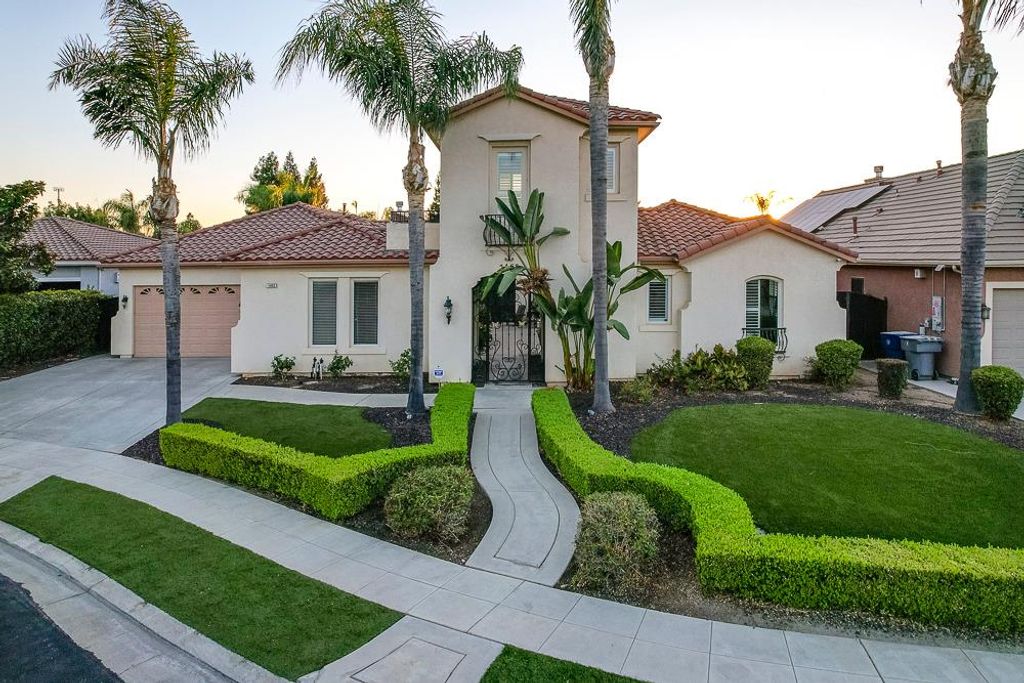1452 N Harvard Avenue, Clovis, CA 93619