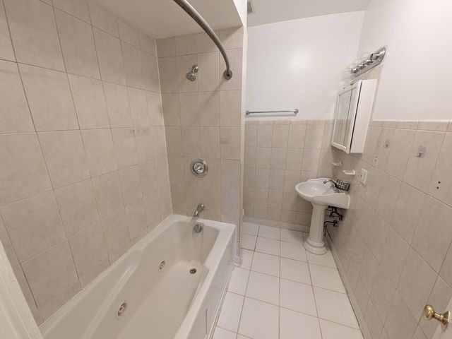 1106 W Taylor Street 2nd-Flr, Chicago, IL 60607
