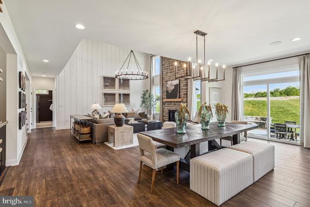 5403 RED OAK DR, Coopersburg, PA 18036