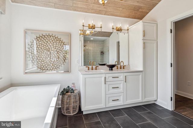 5403 RED OAK DR, Coopersburg, PA 18036