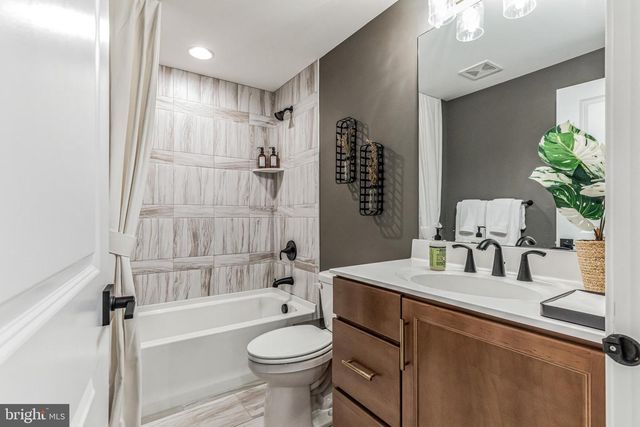 5403 RED OAK DR, Coopersburg, PA 18036