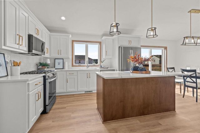 2041 BEAR PAW TRAIL, Kaukauna, WI 54130