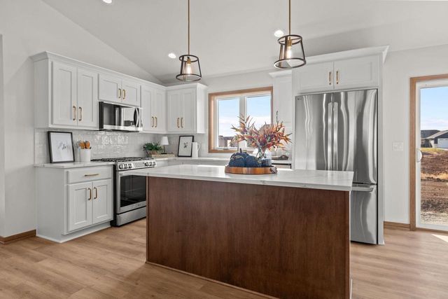 2041 BEAR PAW TRAIL, Kaukauna, WI 54130