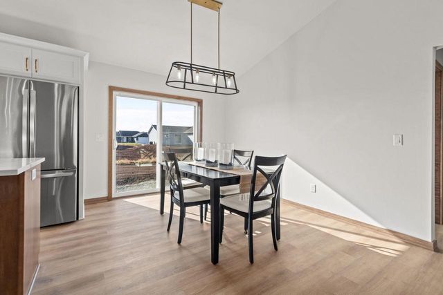 2041 BEAR PAW TRAIL, Kaukauna, WI 54130