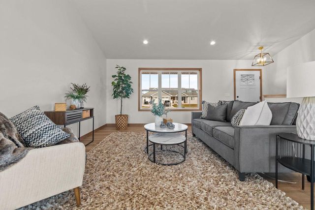 2041 BEAR PAW TRAIL, Kaukauna, WI 54130