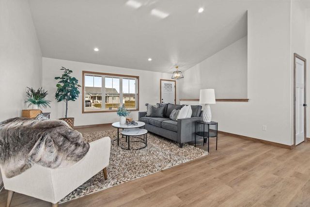 2041 BEAR PAW TRAIL, Kaukauna, WI 54130