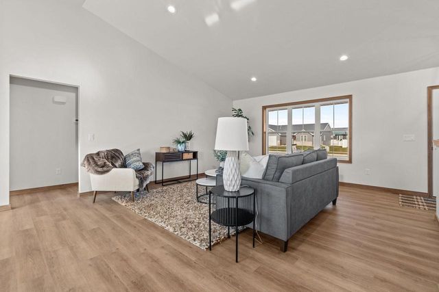 2041 BEAR PAW TRAIL, Kaukauna, WI 54130