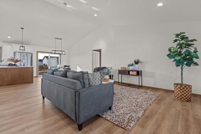 2041 BEAR PAW TRAIL, Kaukauna, WI 54130