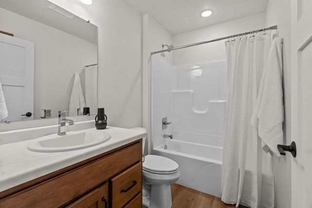 2041 BEAR PAW TRAIL, Kaukauna, WI 54130