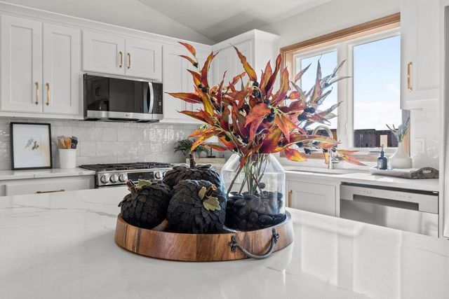 2041 BEAR PAW TRAIL, Kaukauna, WI 54130