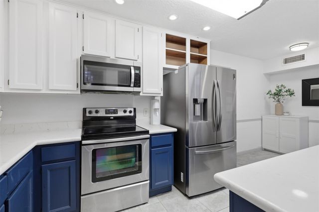 800 Country Place Drive 802, Houston, TX 77079