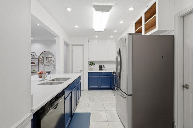 800 Country Place Drive 802, Houston, TX 77079