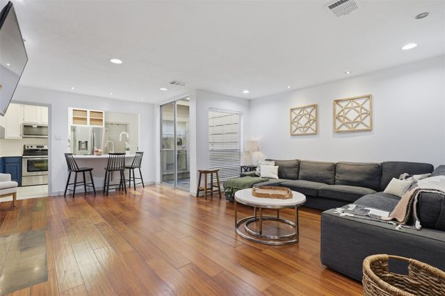 800 Country Place Drive 802, Houston, TX 77079