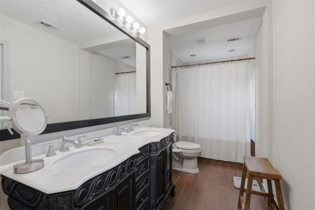 800 Country Place Drive 802, Houston, TX 77079