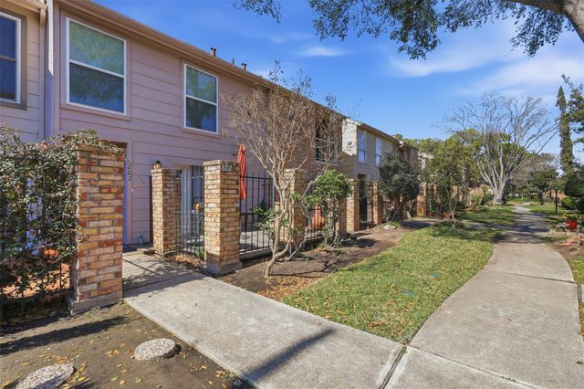 800 Country Place Drive 802, Houston, TX 77079