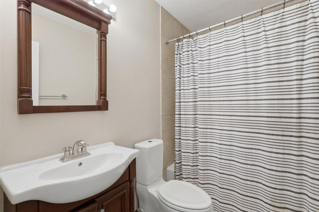 800 Country Place Drive 802, Houston, TX 77079