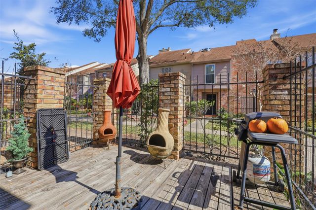 800 Country Place Drive 802, Houston, TX 77079