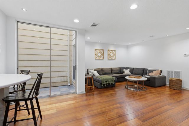 800 Country Place Drive 802, Houston, TX 77079