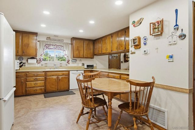 8698 Echo, La Mesa, CA 91941