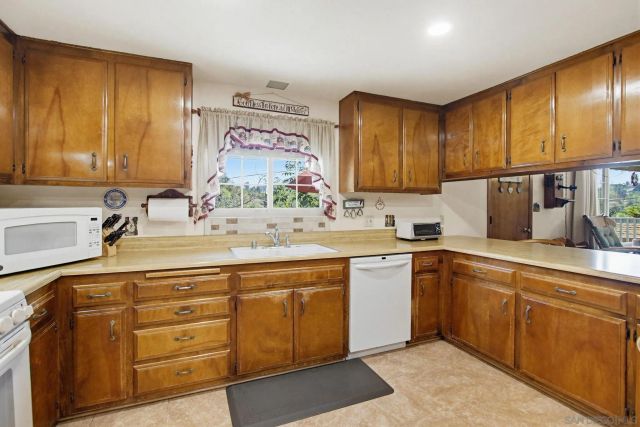 8698 Echo, La Mesa, CA 91941