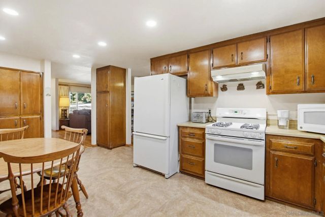 8698 Echo, La Mesa, CA 91941