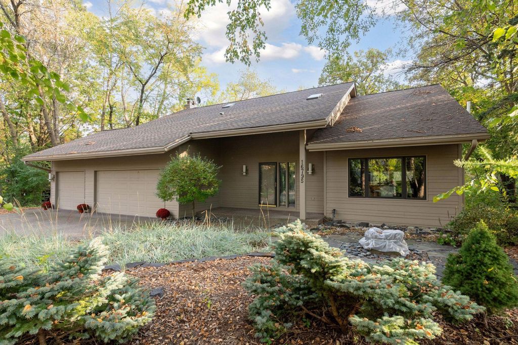 16795 Whittington Walk, Eden Prairie, MN 55346