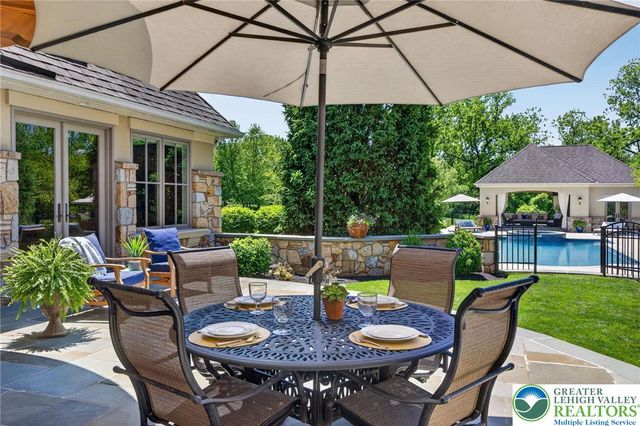 1731 Red Hawk Way, Lower Saucon Twp, PA 18015