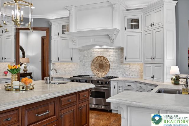 1731 Red Hawk Way, Lower Saucon Twp, PA 18015