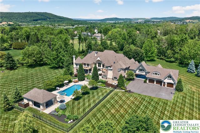 1731 Red Hawk Way, Lower Saucon Twp, PA 18015