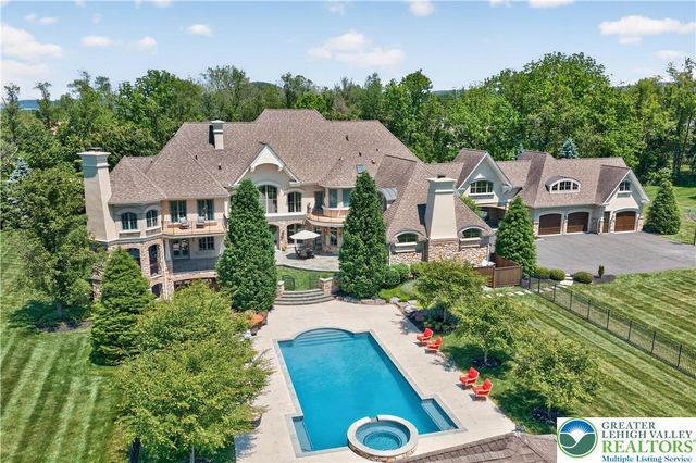 1731 Red Hawk Way, Lower Saucon Twp, PA 18015