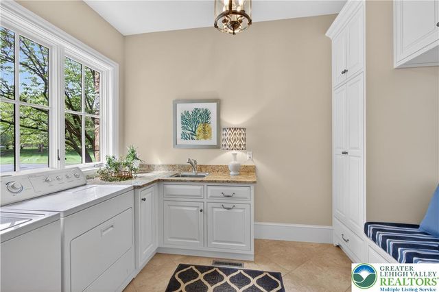 1731 Red Hawk Way, Lower Saucon Twp, PA 18015