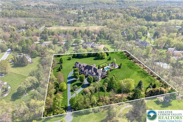 1731 Red Hawk Way, Lower Saucon Twp, PA 18015