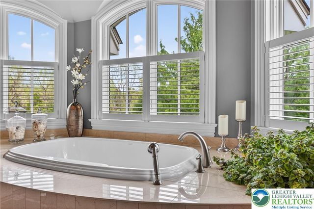 1731 Red Hawk Way, Lower Saucon Twp, PA 18015