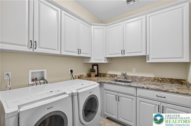 1731 Red Hawk Way, Lower Saucon Twp, PA 18015