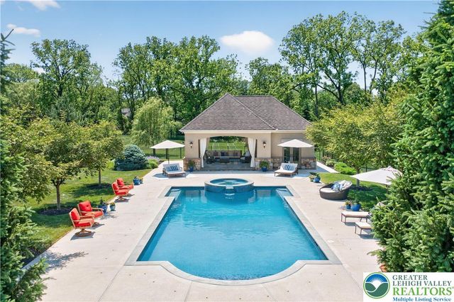 1731 Red Hawk Way, Lower Saucon Twp, PA 18015