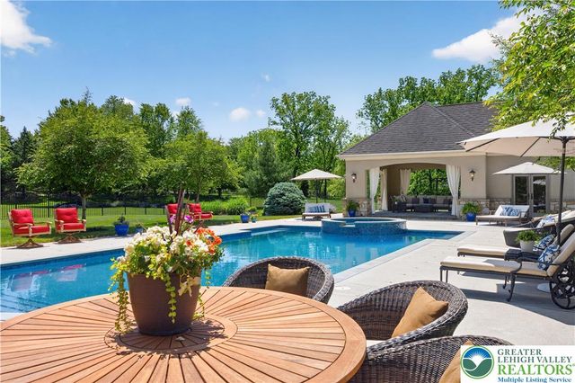 1731 Red Hawk Way, Lower Saucon Twp, PA 18015