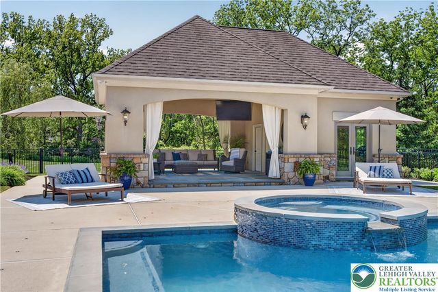1731 Red Hawk Way, Lower Saucon Twp, PA 18015