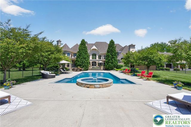 1731 Red Hawk Way, Lower Saucon Twp, PA 18015