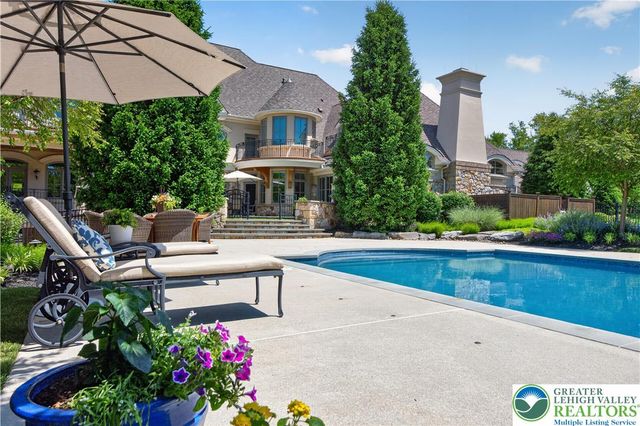 1731 Red Hawk Way, Lower Saucon Twp, PA 18015