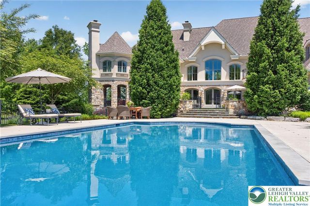 1731 Red Hawk Way, Lower Saucon Twp, PA 18015