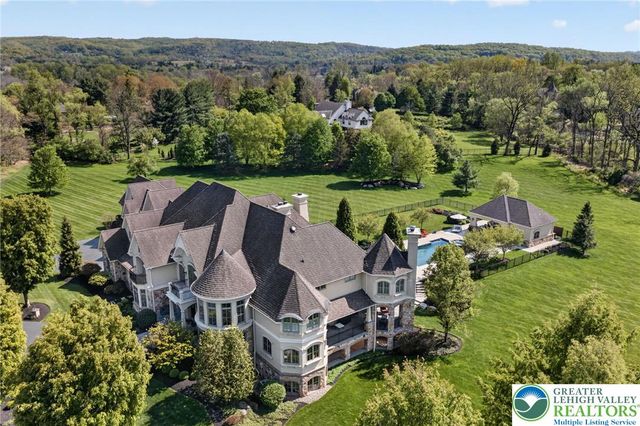 1731 Red Hawk Way, Lower Saucon Twp, PA 18015