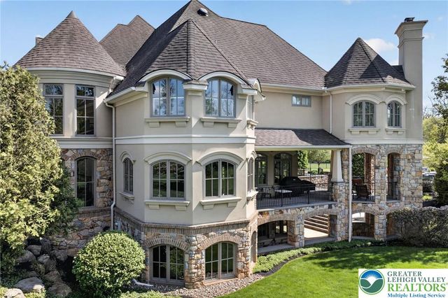 1731 Red Hawk Way, Lower Saucon Twp, PA 18015