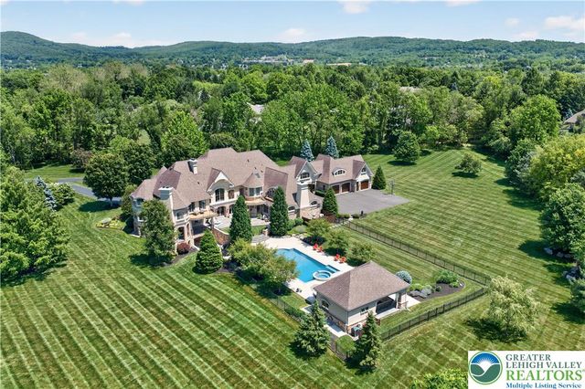 1731 Red Hawk Way, Lower Saucon Twp, PA 18015