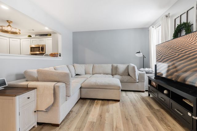 986 Four Seasons Boulevard 986, Aurora, IL 60504