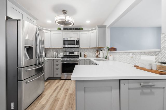 986 Four Seasons Boulevard 986, Aurora, IL 60504