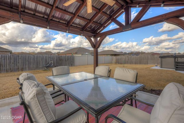 819 Delaney Drive, Carl Junction, MO 64834