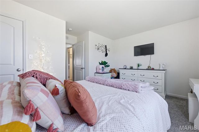 521 Palisades Drive, St Charles, MO 63301